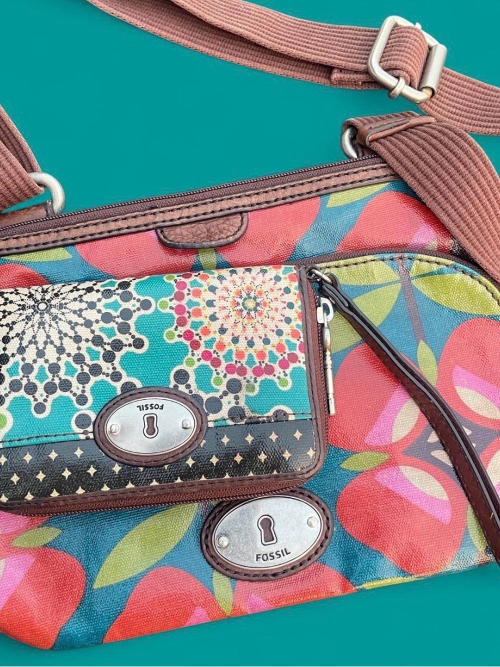 Fossil Key-Per Crossbody purse and wallet wristlet set